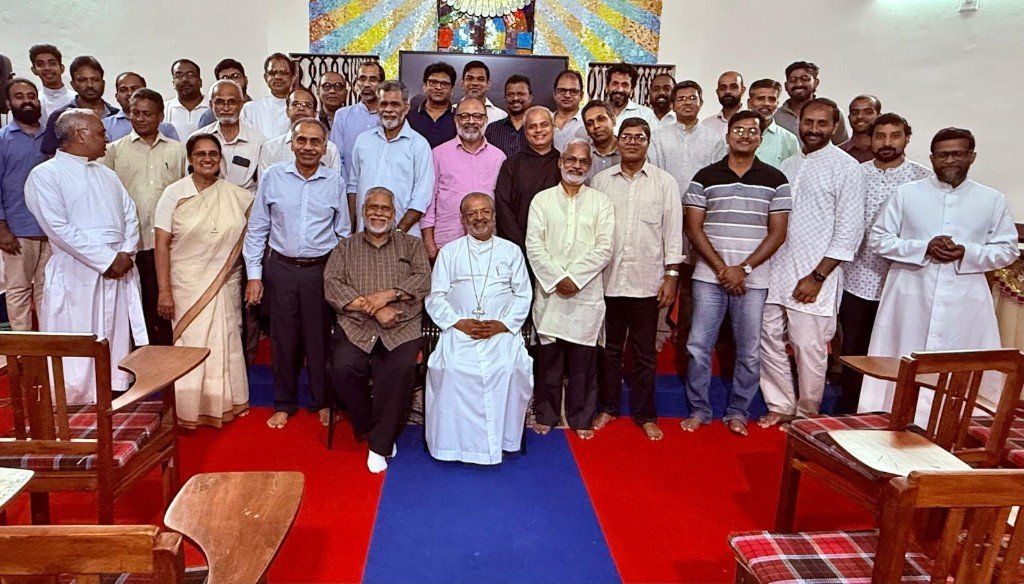 Priest Conference CSR Pariyaram October 2025 group photo with Bishop Pauly Kannookadan